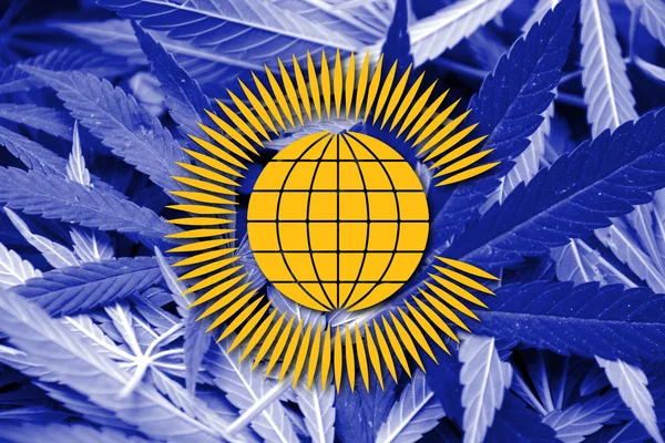 Vlag van het Gemenebest van Naties, op cannabis achtergrond — Stockfoto