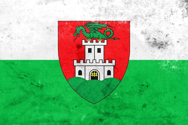 빈티지 하 고 오래 된 얼굴로 류블랴나, 슬로베니아의 국기 — 스톡 사진