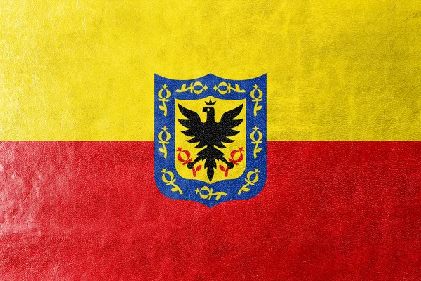革の質感にボゴタ、コロンビアの国旗が描かれました。 — ストック写真