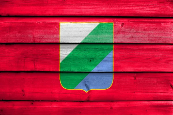 Флаг Абруццо, Италия, раскрашенный на старом деревянном фоне — стоковое фото