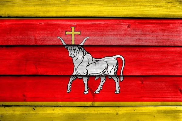 Bandiera di Kaunas, Lituania, dipinta su vecchio fondo di tavola di legno — Foto Stock