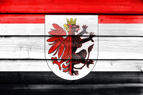 Прапор провінції Куявсько Поморське воєводство з гербом, Польща — стокове фото