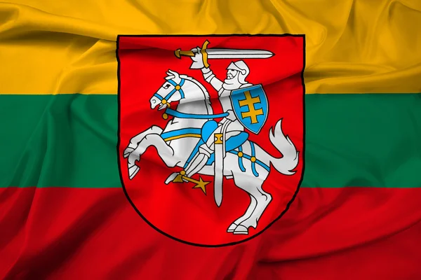 Macha flagą Litwy z herbem — Zdjęcie stockowe