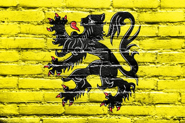 ベルギー ・ フランダース政府の旗は、レンガの壁に描かれました。 — ストック写真