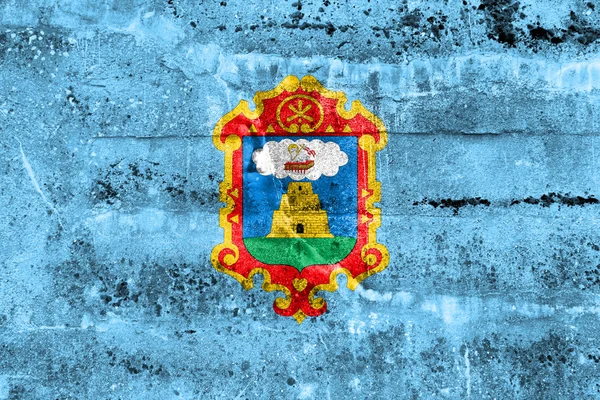 더러운 벽에 그려진 야쿠, 페루의 국기 — 스톡 사진