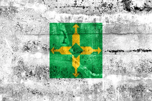 Flag of Distrito Federal, Brazil, painted on dirty wall — Stock Photo, Image