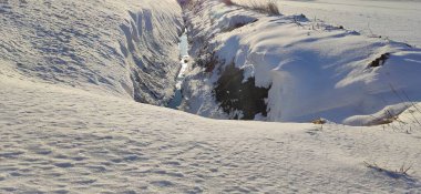 WROCLAW, POLAND - 14 Şubat 2021: Wroclaw civarından gelen güzel kış manzarası, son derece düşük sıcaklıklarda.