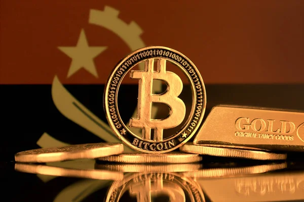 Bitcoin 金のバー アンゴラの旗の物理的なバージョン — ストック写真