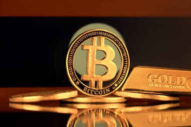 Bitcoin 'in fiziksel versiyonu, altın külçesi ve Laos bayrağı.