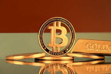 Bitcoin 'in fiziksel versiyonu, altın külçesi ve Monako Bayrağı.