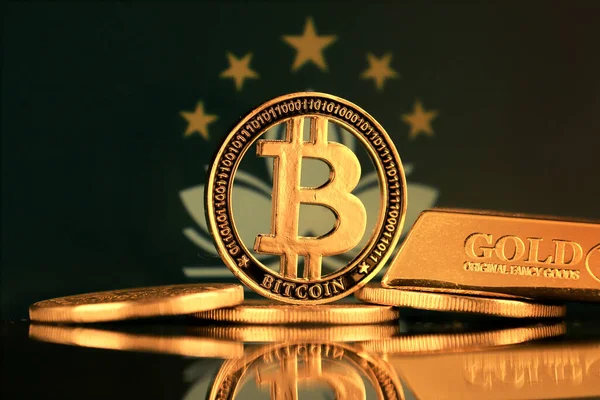 Physische Version Von Bitcoin Goldbarren Und Macau Flagge — Stockfoto