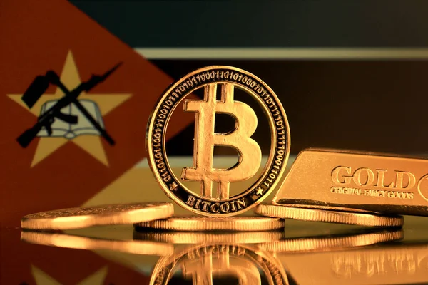Physische Version Von Bitcoin Goldbarren Und Mosambikanischer Flagge — Stockfoto