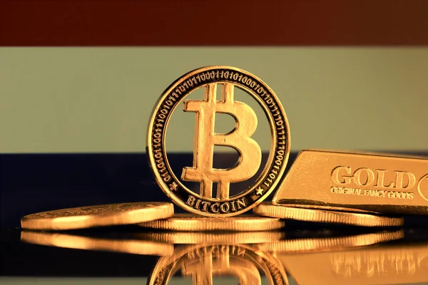 Physische Version Von Bitcoin Goldbarren Und Niederländischer Flagge — Stockfoto