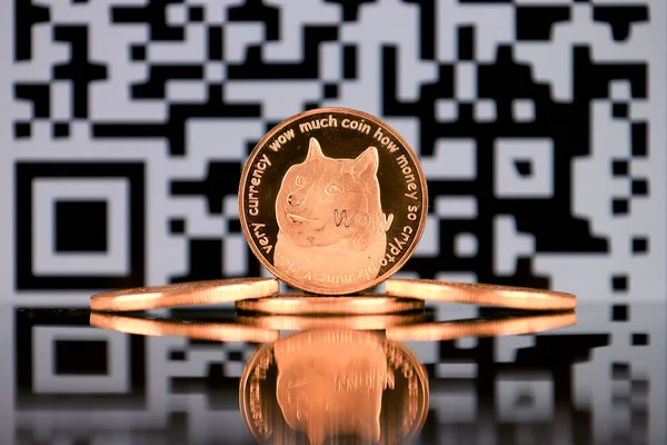 Una Versión Física Dogecoin Criptomoneda Una Imagen Conceptual Para Los — Foto de Stock