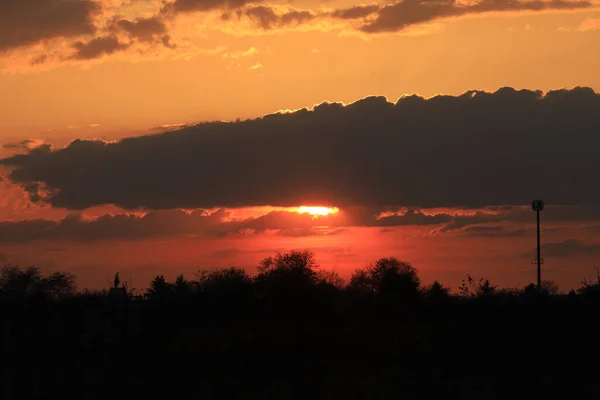 Schöner Sonnenuntergang Und Wolken Letzten Apriltag Bei Wroclaw Polen Europa — Stockfoto