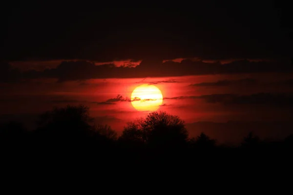 Schöner Sonnenuntergang Und Wolken Letzten Apriltag Bei Wroclaw Polen Europa — Stockfoto