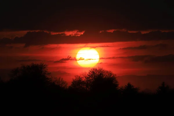 Mooie Zonsondergang Bewolking Laatste Dag Van April Nabij Wroclaw Polen — Stockfoto