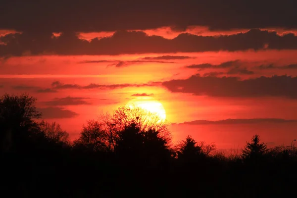 Schöner Sonnenuntergang Und Wolken Letzten Apriltag Bei Wroclaw Polen Europa — Stockfoto