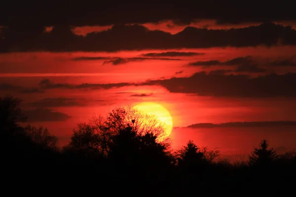 Mooie Zonsondergang Bewolking Laatste Dag Van April Nabij Wroclaw Polen — Stockfoto