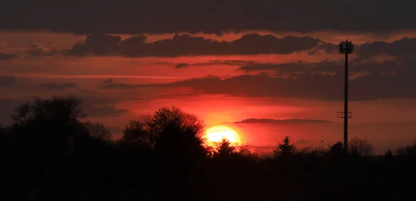 Beau Coucher Soleil Nuages Dernier Jour Avril Près Wroclaw Pologne — Photo