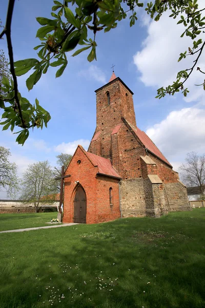 ポーランド ヴロツワフ 2021年5月1日 ポーランド ヴロツワフ近郊のヴィルツワフにあるローマ カトリック聖母マリア教会 15世紀 — ストック写真