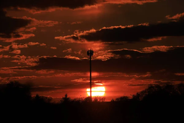 Hermosa Puesta Sol Nubes Último Día Abril Cerca Wroclaw Polonia —  Fotos de Stock