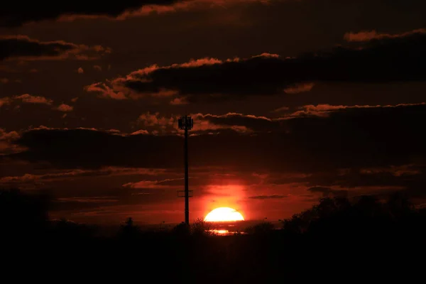 Hermosa Puesta Sol Nubes Último Día Abril Cerca Wroclaw Polonia —  Fotos de Stock