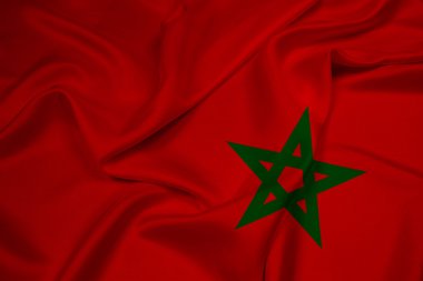 Fas bayrak sallayarak