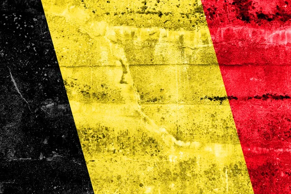 Belgien flagga målade på grunge vägg — Stockfoto