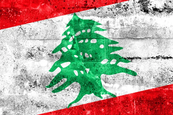 Libanonische Flagge an Grunge-Wand gemalt — Stockfoto