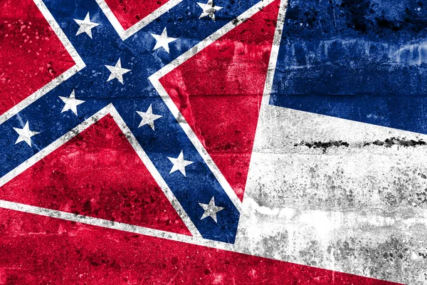 Bandeira do Estado do Mississippi pintada na parede grunge — Fotografia de Stock