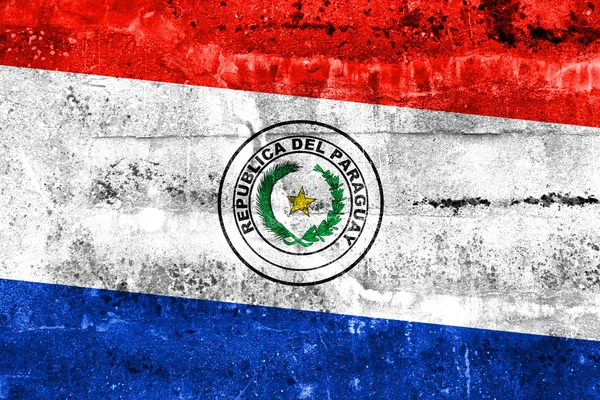 Парагвайский флаг, нарисованный на гранж-стене — стоковое фото