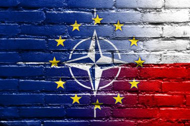 NATO, AB ve Polonya bayrağı tuğla duvara boyalı