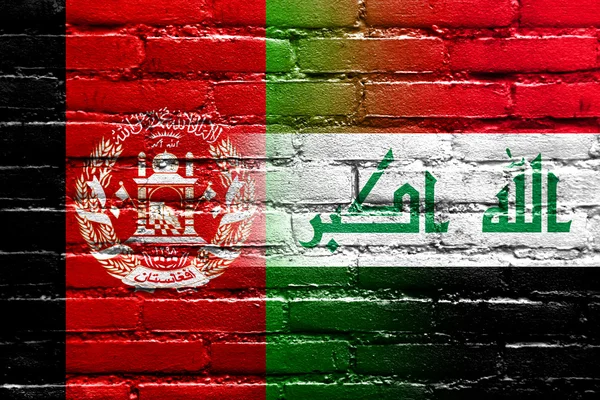 Flagge Afghanistans und Iraks auf Ziegelwand gemalt — Stockfoto