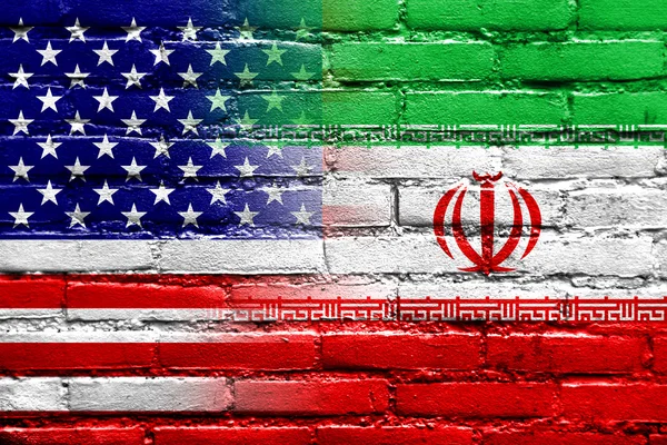 Iran und usa Flagge auf Ziegelwand gemalt — Stockfoto