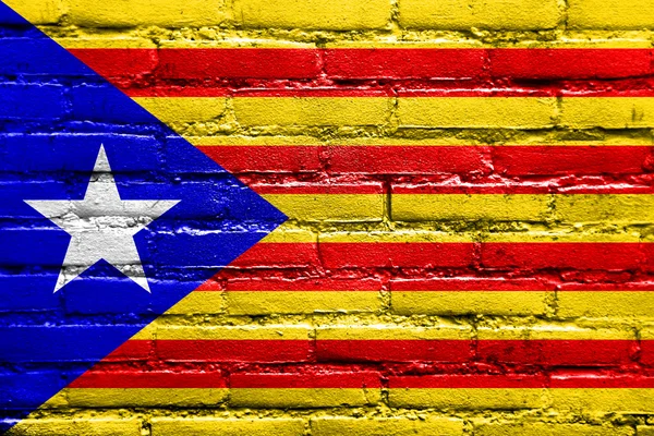 Bandeira independente da Catalunha pintada na parede de tijolos — Fotografia de Stock