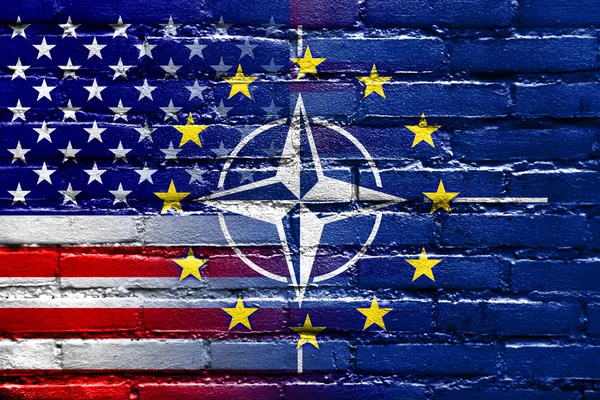 NATO, UE i usa bandery malowane na mur z cegły — Zdjęcie stockowe