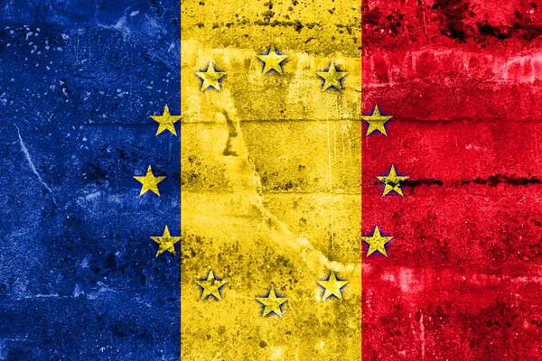 Rumänien och Europeiska unionens flagga målade på grunge vägg — Stockfoto