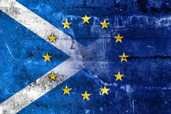 Schotland en Europese Unie vlag geschilderd op grunge muur — Stockfoto