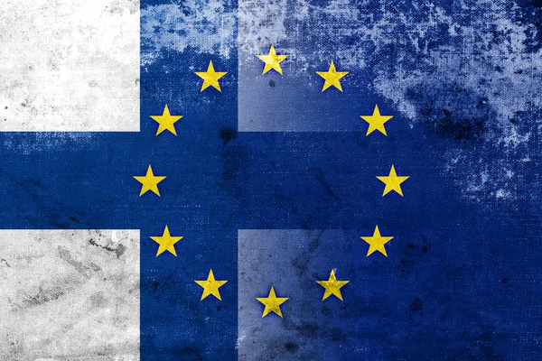 芬兰和欧洲联盟的旗帜与葡萄酒和老看 — 图库照片
