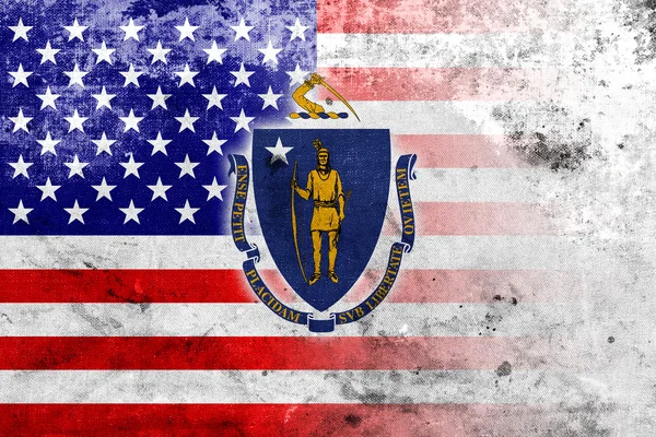 ABD ve Massachusetts Devlet bayrağı vintage ve eski bir görünüm ile — Stok fotoğraf