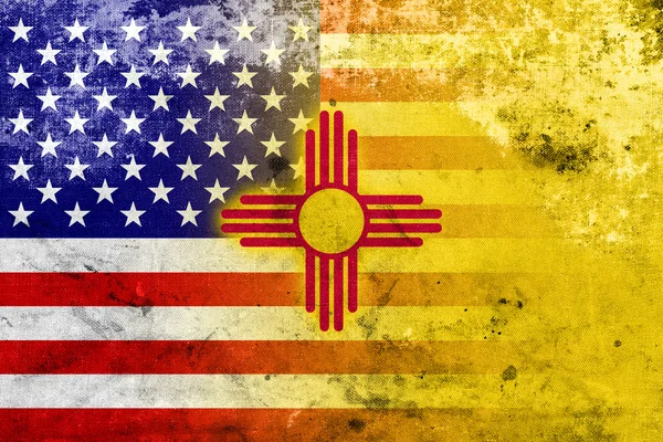 VS en New Mexico-vlag met een vintage en oude kijken — Stockfoto