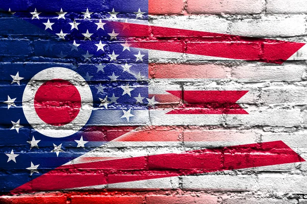 Bandera de Estados Unidos y Ohio pintada en la pared de ladrillo —  Fotos de Stock