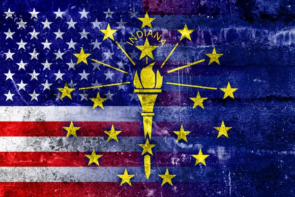美国和印第安纳州旗绘 grunge 墙上 — 图库照片
