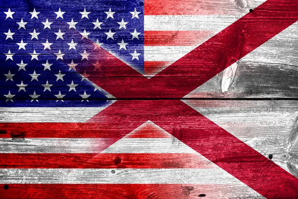 USA a vlajky státu Alabama maloval na staré dřevěné prkenné textury — Stock fotografie