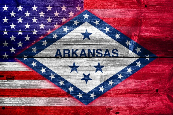 Boyalı eski ahşap tahta dokusu üzerinde ABD ve Arkansas Devlet bayrağı — Stok fotoğraf