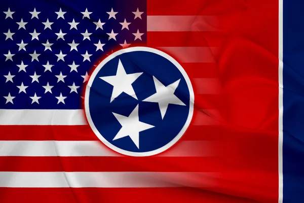 Agitant le drapeau des États-Unis et du Tennessee — Photo