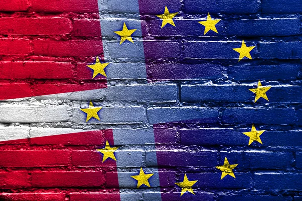 Bandera de Dinamarca y de la Unión Europea pintada sobre pared de ladrillo — Foto de Stock