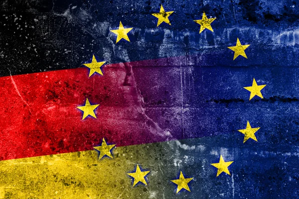 Bandera de Alemania y la Unión Europea pintada en la pared grunge —  Fotos de Stock