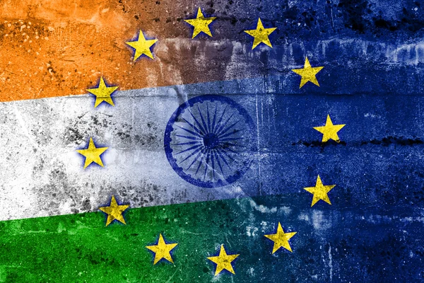 India en de Europese Unie vlag geschilderd op grunge muur — Stockfoto